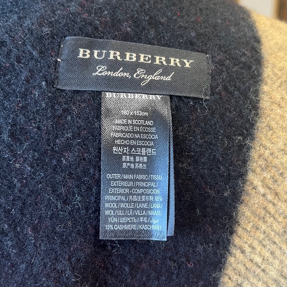 New Burberry Cape GBLT Edition - Picture 7 of 9